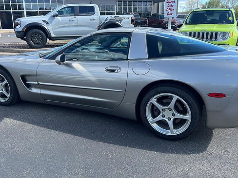 Used 2000 Chevrolet Corvette Coupe w/ Memory Pkg RWD image 11