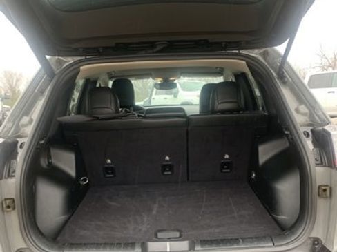 Used 2023 Jeep Cherokee Altitude Lux image 9