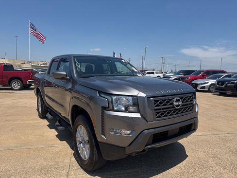 Used 2022 Nissan Frontier SV AWD/4WD image 1