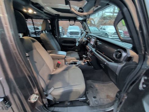 Used 2021 Jeep Wrangler Unlimited Sport image 19