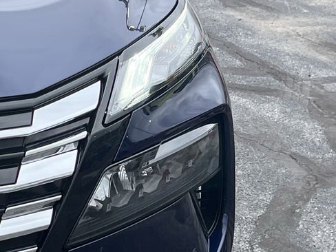 Used 2025 Nissan Rogue SL w/ Tech Package AWD/4WD image 13