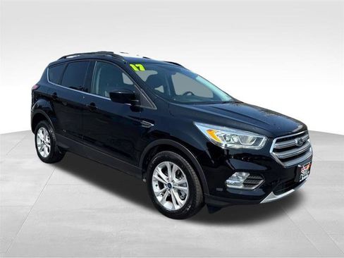 Used 2017 Ford Escape SE w/ Equipment Group 201A AWD/4WD image 3