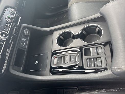 Used 2025 Honda Pilot Touring image 19