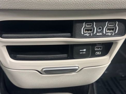 Used 2022 Chrysler Pacifica Touring-L FWD image 31
