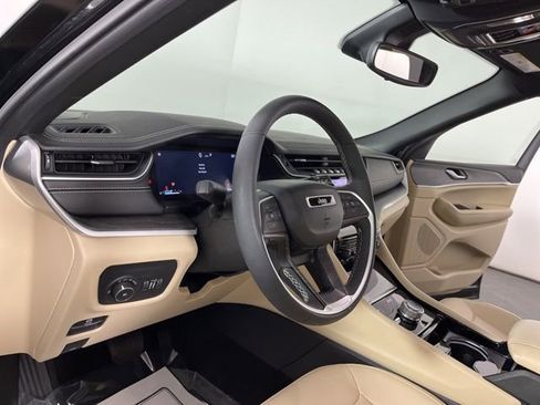 Used 2023 Jeep Grand Cherokee L Limited image 20