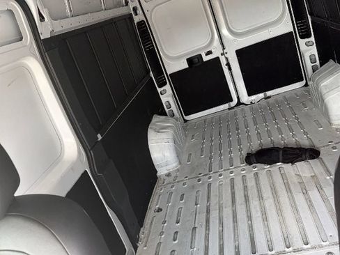 Used 2025 RAM ProMaster 2500 w/ Convenience Group FWD image 10