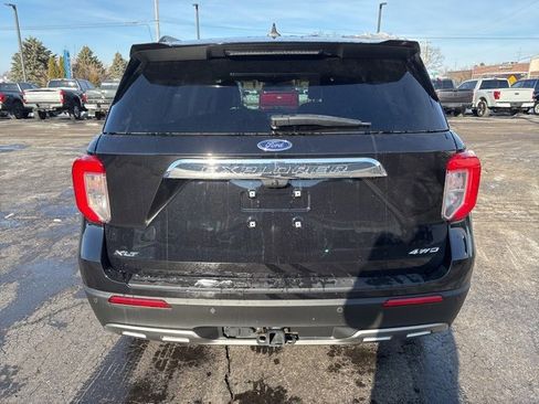 Used 2022 Ford Explorer XLT w/ Equipment Group 202A image 4