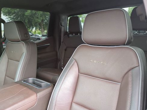 Used 2023 GMC Sierra 1500 Denali w/ Technology Package AWD/4WD image 8