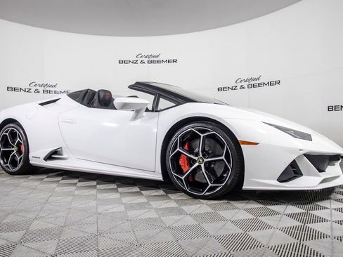 Used 2020 Lamborghini Huracan EVO image 2