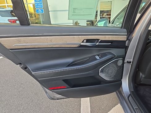 Used 2022 Genesis G90 3.3T Premium image 40