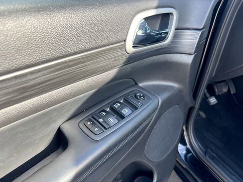 Used 2021 Jeep Grand Cherokee Laredo X AWD/4WD image 13