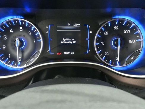 Used 2023 Chrysler Voyager LX image 17