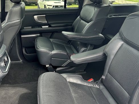 Used 2025 Ford Expedition Platinum AWD/4WD image 9