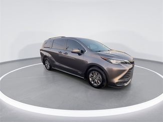 Used 2021 Toyota Sienna LE w/ LE Plus Package video 2
