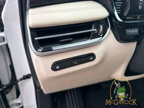 Used 2023 INFINITI QX60 Sensory w/ Vision Package AWD/4WD image 12