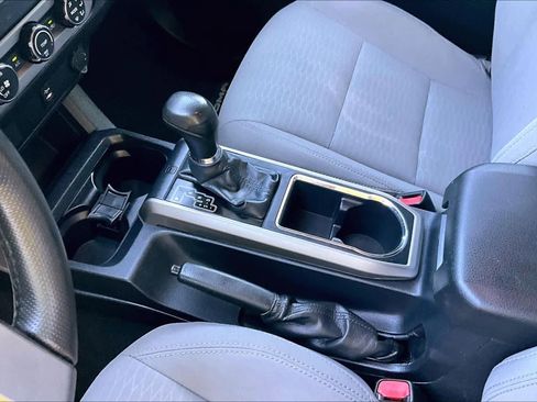 Certified 2019 Toyota Tacoma SR5 AWD/4WD image 15