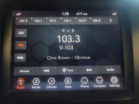 Used 2019 Jeep Cherokee Trailhawk AWD/4WD image 25
