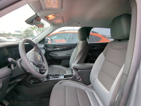 Used 2025 Chevrolet TrailBlazer LT FWD image 6