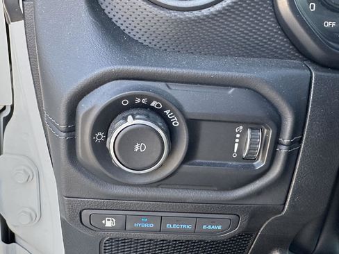 Used 2024 Jeep Wrangler Unlimited Rubicon 4xe AWD/4WD image 15