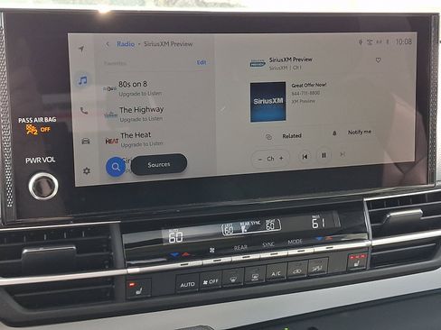 Certified 2025 Toyota Sienna XLE FWD image 19