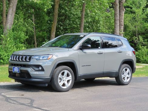Used 2023 Jeep Compass Latitude AWD/4WD image 7