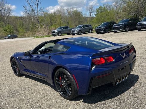 Used 2018 Chevrolet Corvette Stingray Coupe RWD image 2