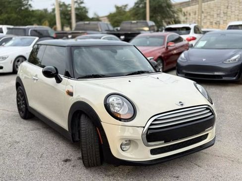 Used 2017 MINI Cooper 2-Door Hardtop image 8