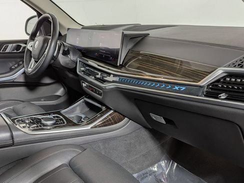 Used 2023 BMW X7 xDrive40i image 29