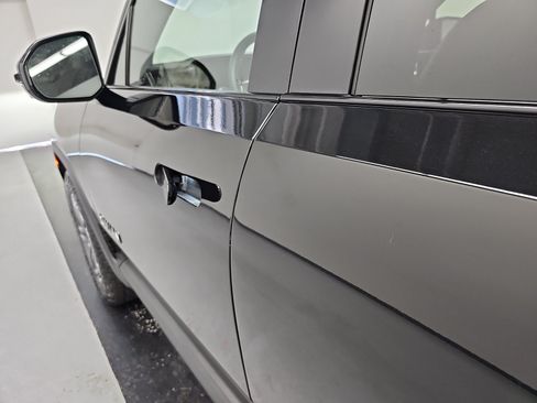Used 2025 Rivian R1S Adventure AWD/4WD image 37