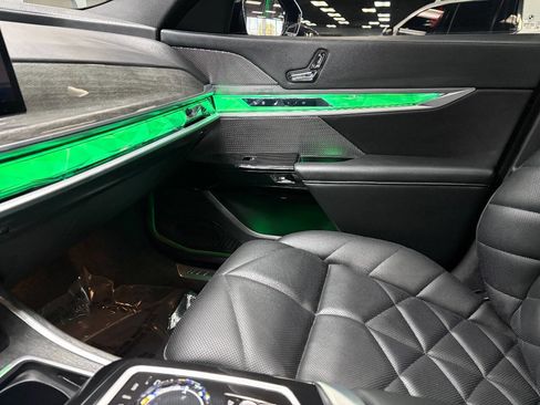 Used 2025 BMW 740i w/ Premium Package image 46