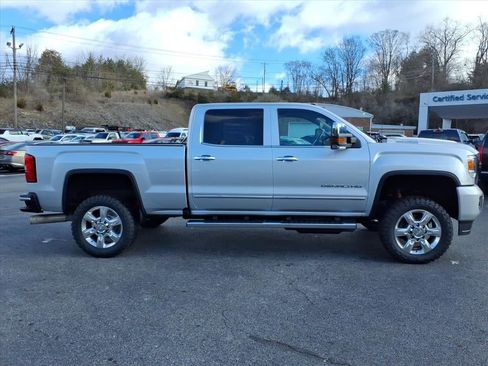 Used 2019 GMC Sierra 2500 Denali w/ Duramax Plus Package image 8