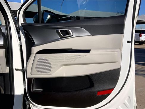 Used 2024 Kia Carnival LX image 20