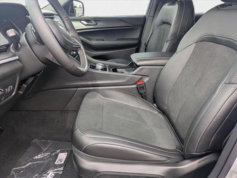 New 2025 Jeep Grand Cherokee L Altitude image 13