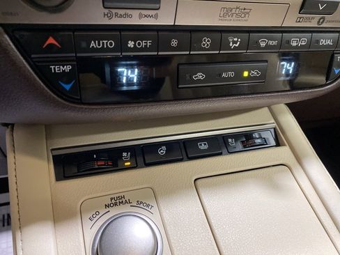 Used 2018 Lexus ES 300h image 26