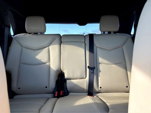 Used 2017 Cadillac XT5 Base image 5