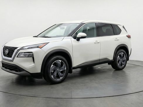 Used 2025 Nissan Rogue SV image 3