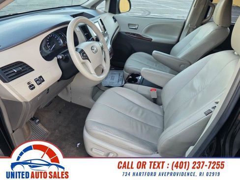 Used 2012 Toyota Sienna XLE image 9