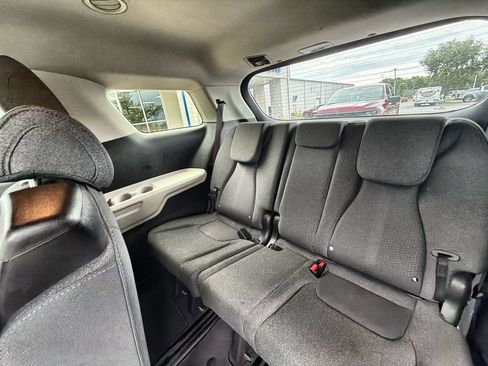 Used 2022 Kia Carnival LX FWD image 24