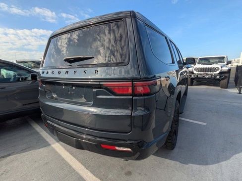 Used 2024 Jeep Wagoneer Series II image 2