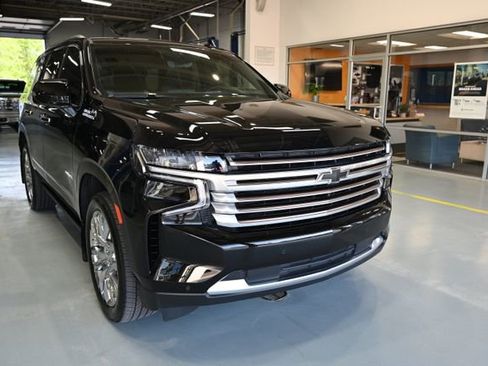 Used 2023 Chevrolet Tahoe High Country AWD/4WD image 3
