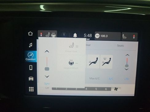 Used 2023 Chrysler Voyager LX FWD image 10