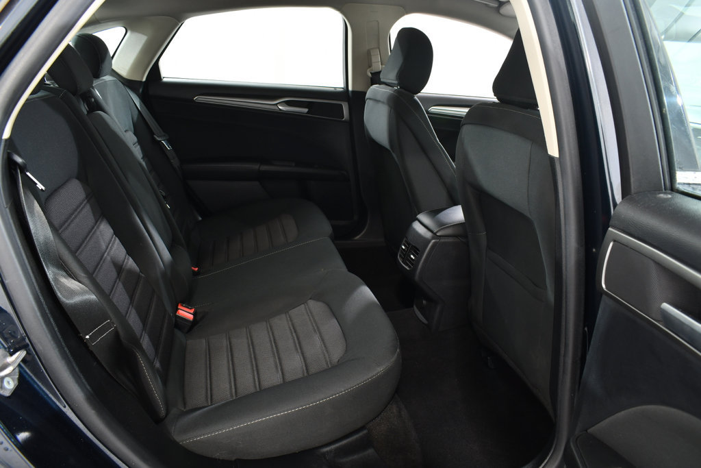 Used 2020 Ford Fusion SE FWD image 19