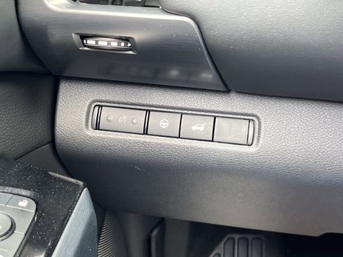 Used 2023 Nissan Pathfinder SL w/ SL Premium Package AWD/4WD image 39