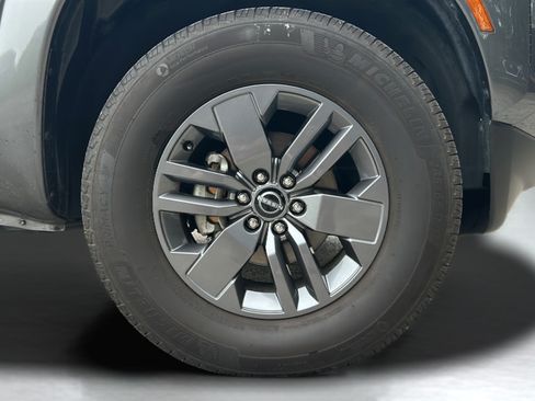 Used 2025 Nissan Frontier SV w/ SV Convenience Package RWD image 32