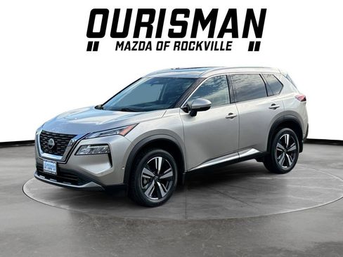 Used 2023 Nissan Rogue SL w/ SL Premium Package image 2