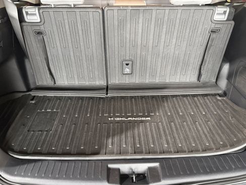 Used 2020 Toyota Highlander L AWD/4WD image 24
