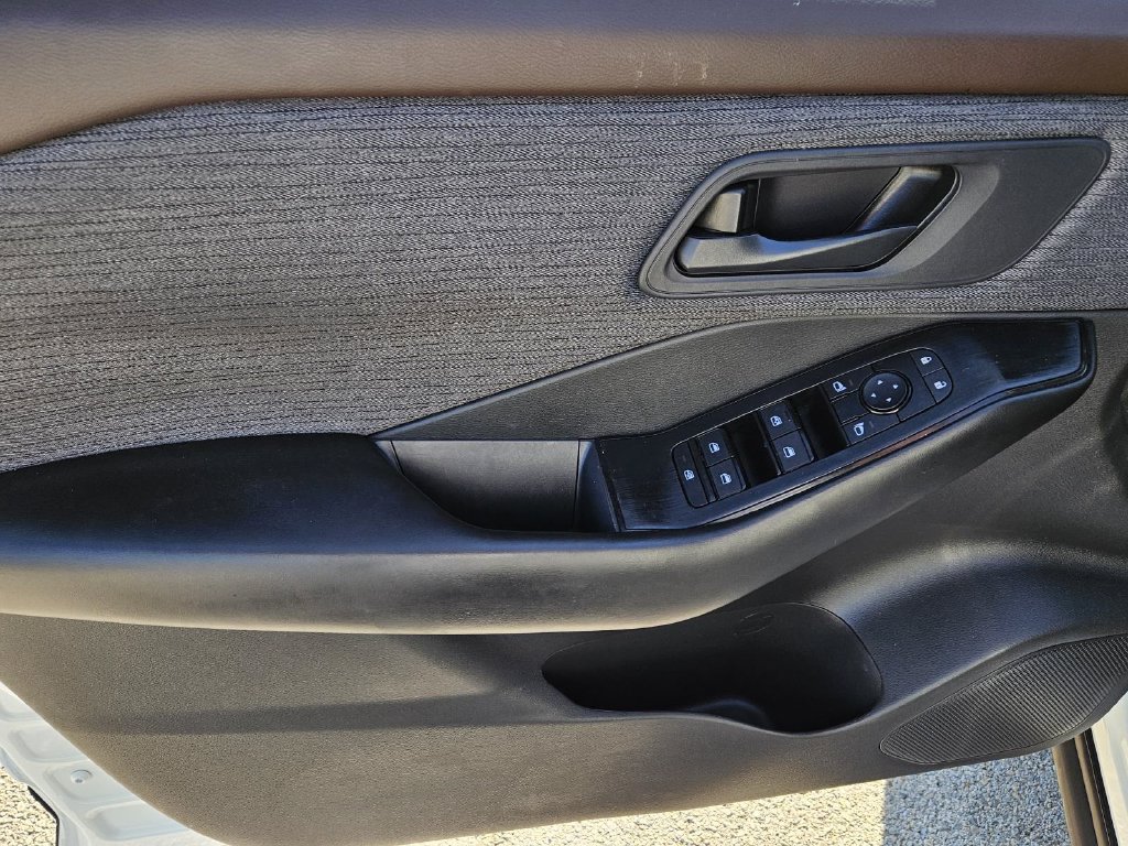 Used 2023 Nissan Rogue S FWD image 18