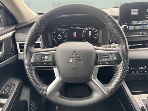 Used 2023 Mitsubishi Outlander SE image 13