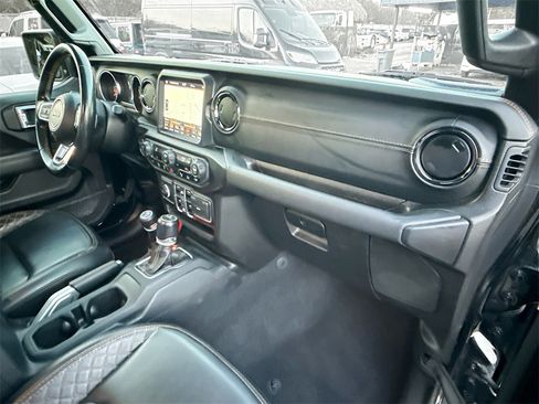 Used 2021 Jeep Gladiator Overland image 32