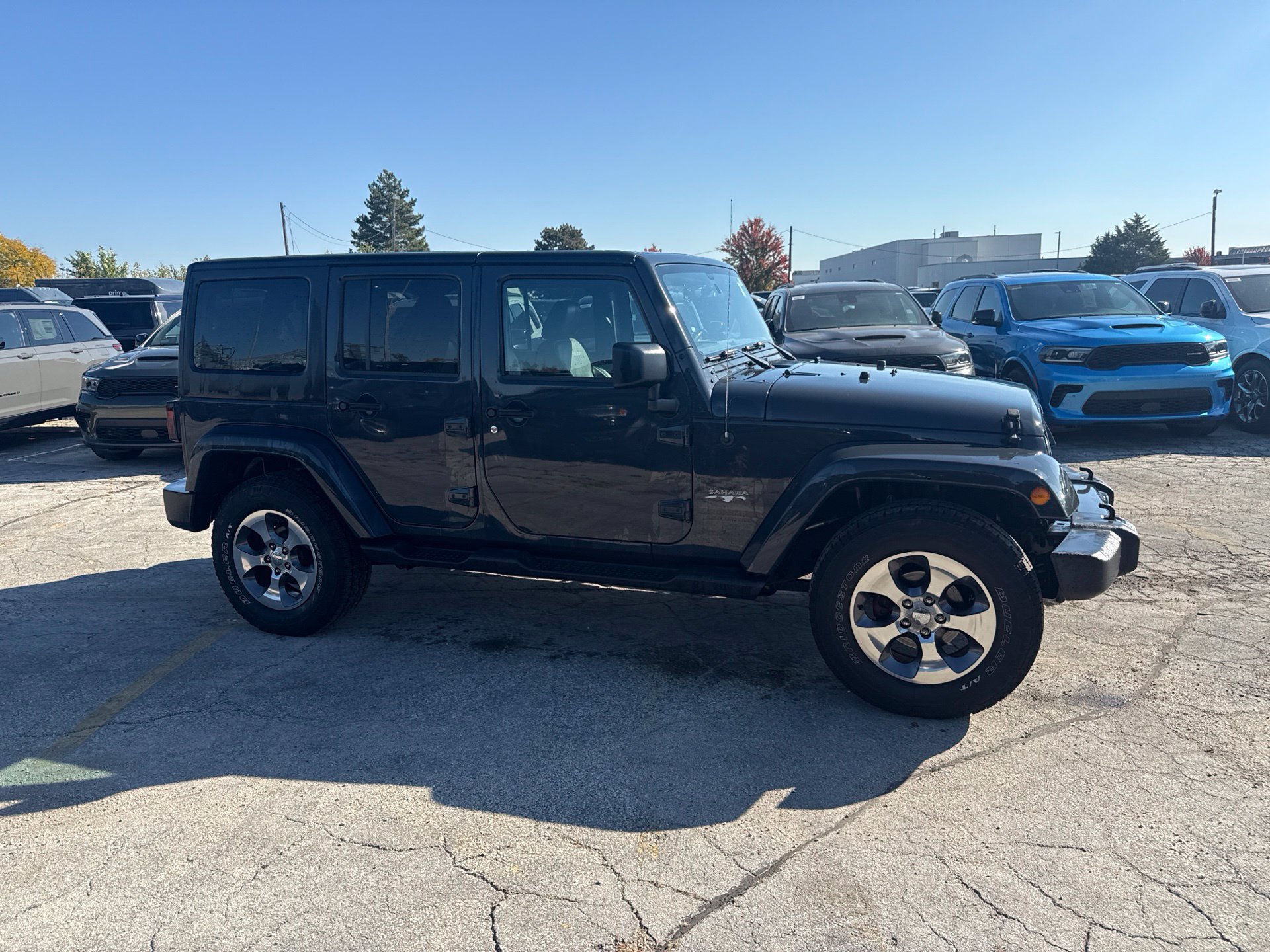 Used 2016 Jeep Wrangler Unlimited Sahara w/ Connectivity Group AWD/4WD image 5